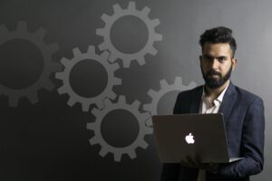 未経験エンジニアが仕事をする上でつらいと感じることは何ですか？